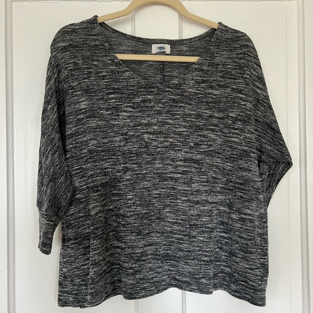 Medium Old Navy grey top